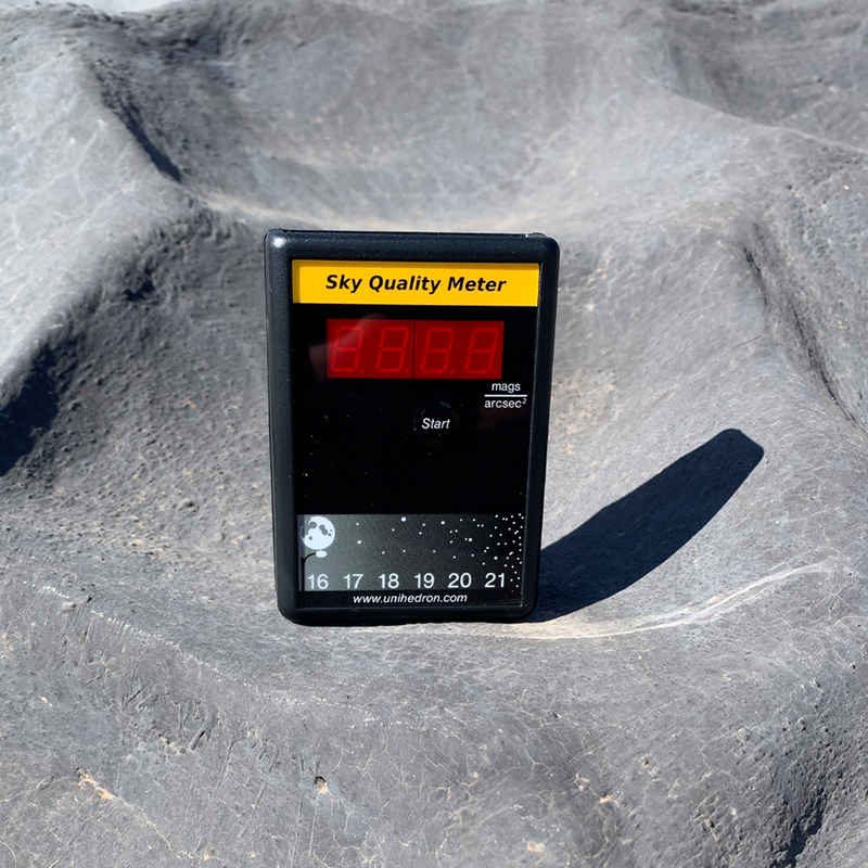 Handheld sky-quality meter
